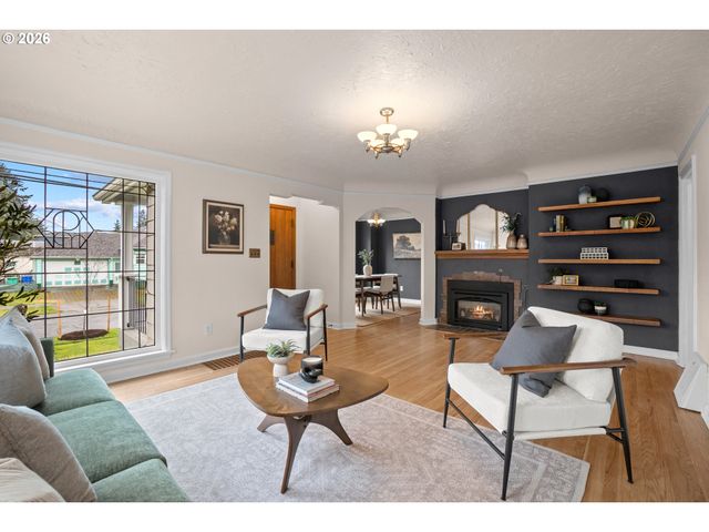 5824 Ne BROADWAY, Portland, OR 97213