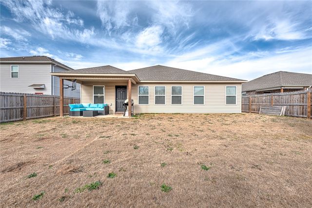 2400 Fennec Street, Siloam Springs, AR 72761