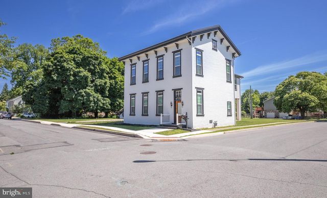 301 WALNUT, Selinsgrove, PA 17870