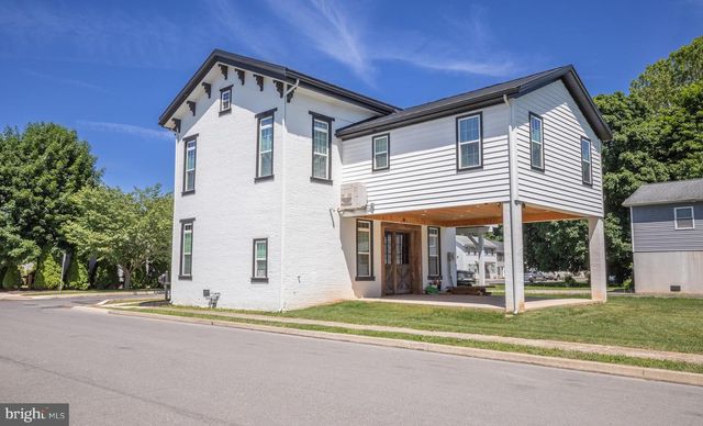 301 WALNUT, Selinsgrove, PA 17870