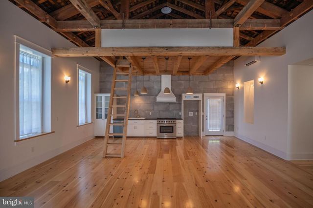 301 WALNUT, Selinsgrove, PA 17870