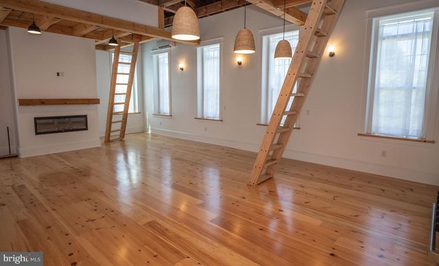 301 WALNUT, Selinsgrove, PA 17870