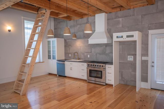 301 WALNUT, Selinsgrove, PA 17870