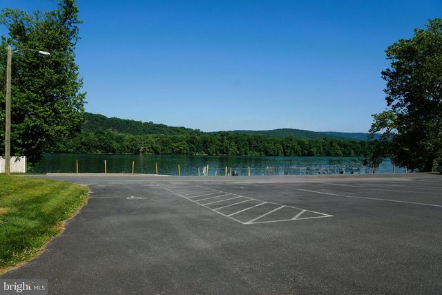 301 WALNUT, Selinsgrove, PA 17870