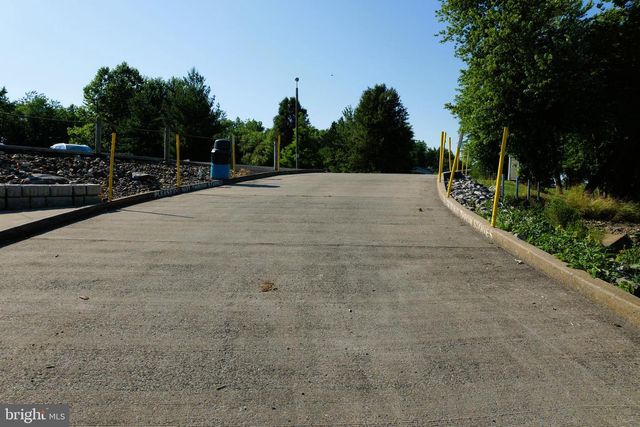 301 WALNUT, Selinsgrove, PA 17870