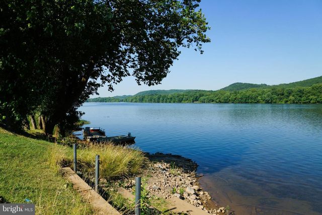 301 WALNUT, Selinsgrove, PA 17870