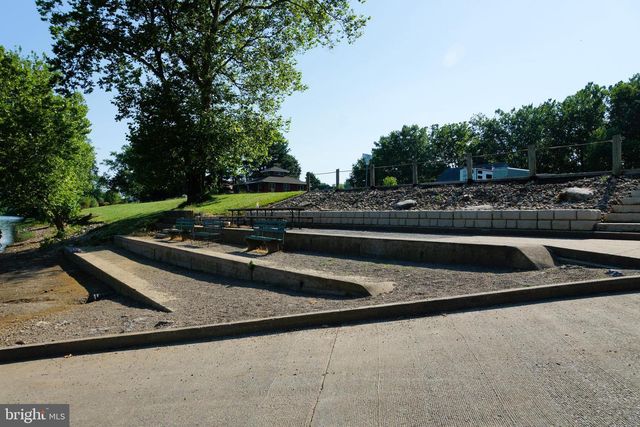 301 WALNUT, Selinsgrove, PA 17870