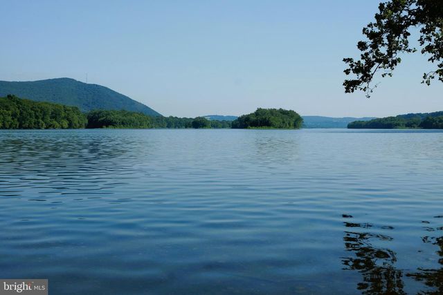 301 WALNUT, Selinsgrove, PA 17870