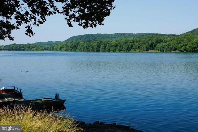 301 WALNUT, Selinsgrove, PA 17870