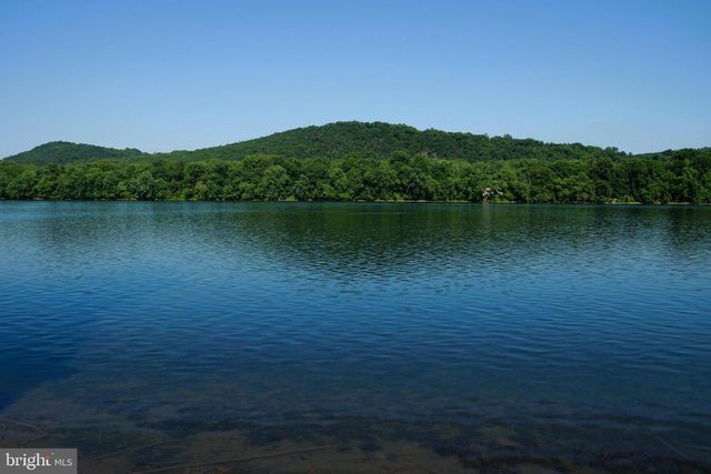 301 WALNUT, Selinsgrove, PA 17870