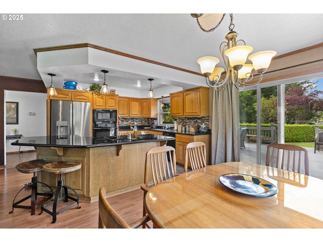 1884 WILD RIVER Dr, Roseburg, OR 97470