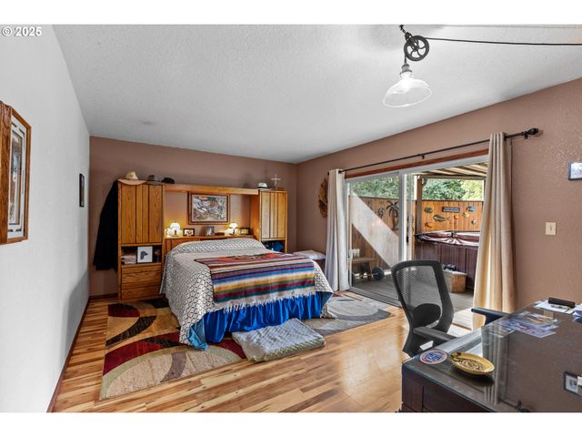 1884 WILD RIVER Dr, Roseburg, OR 97470