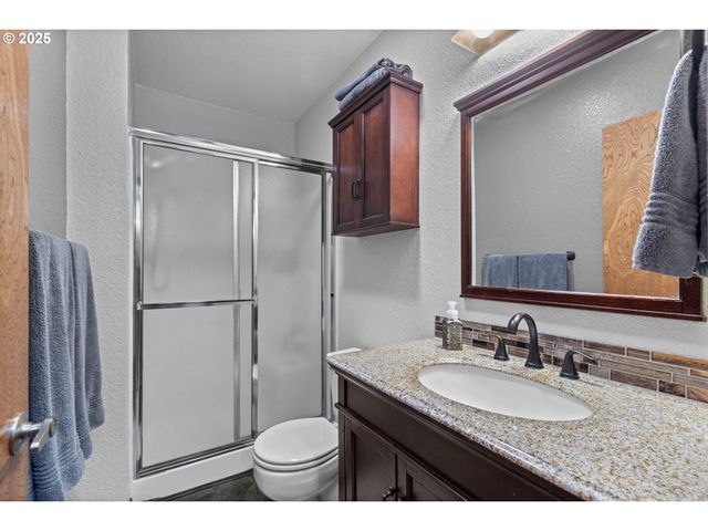 1884 WILD RIVER Dr, Roseburg, OR 97470