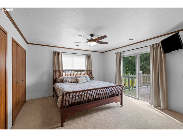 1884 WILD RIVER Dr, Roseburg, OR 97470