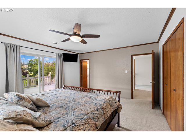 1884 WILD RIVER Dr, Roseburg, OR 97470