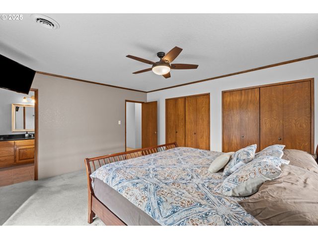 1884 WILD RIVER Dr, Roseburg, OR 97470