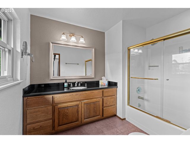 1884 WILD RIVER Dr, Roseburg, OR 97470