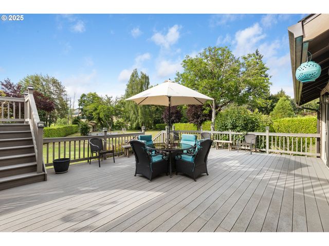 1884 WILD RIVER Dr, Roseburg, OR 97470