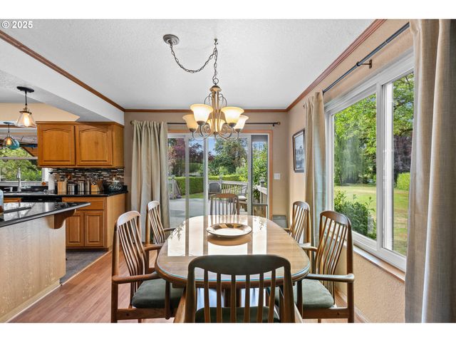 1884 WILD RIVER Dr, Roseburg, OR 97470