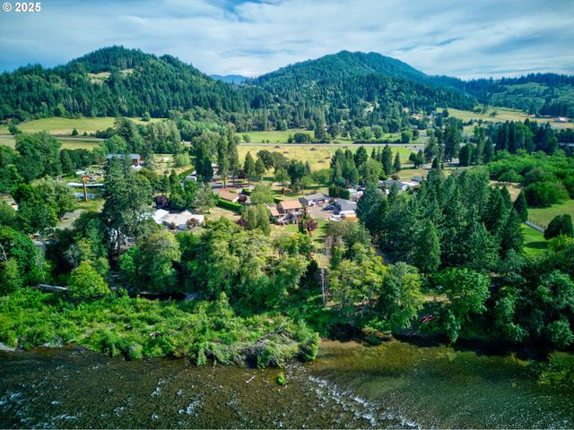 1884 WILD RIVER Dr, Roseburg, OR 97470