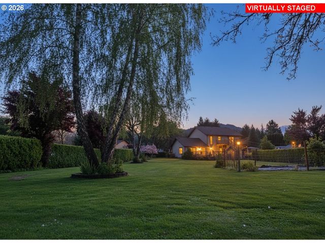 1884 WILD RIVER Dr, Roseburg, OR 97470