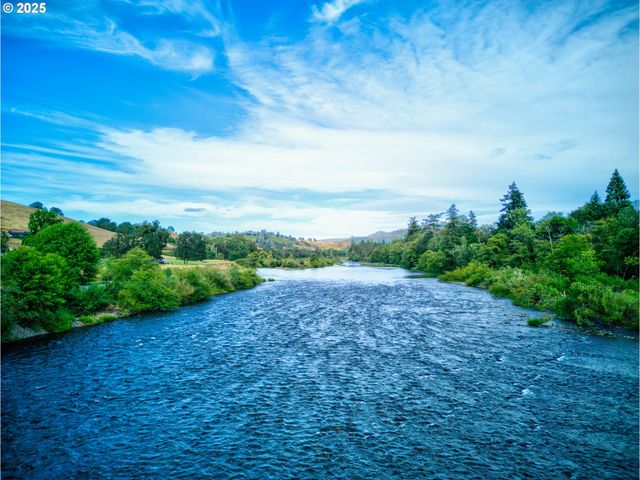 1884 WILD RIVER Dr, Roseburg, OR 97470