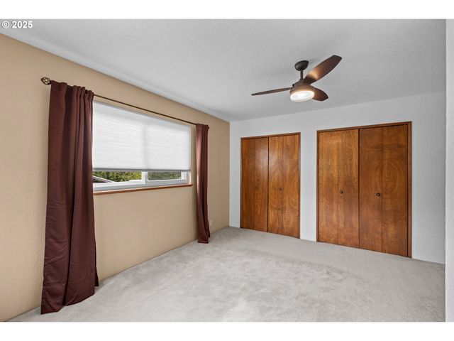 1884 WILD RIVER Dr, Roseburg, OR 97470