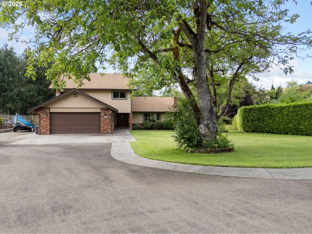 1884 WILD RIVER Dr, Roseburg, OR 97470