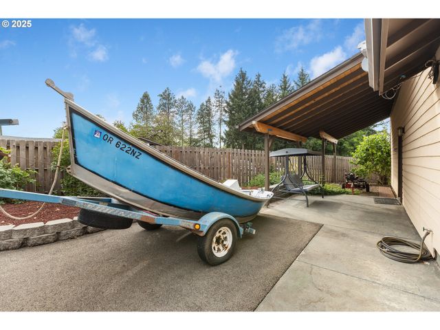 1884 WILD RIVER Dr, Roseburg, OR 97470