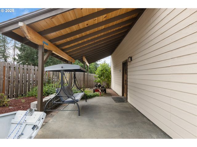 1884 WILD RIVER Dr, Roseburg, OR 97470