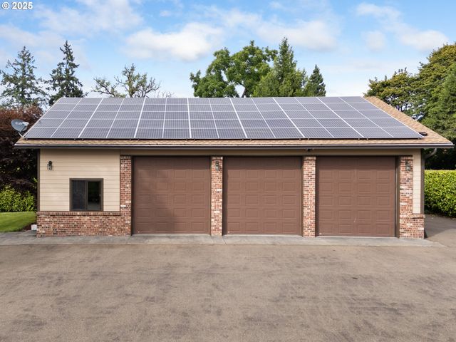 1884 WILD RIVER Dr, Roseburg, OR 97470