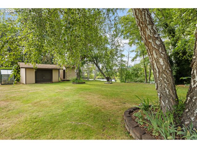 1884 WILD RIVER Dr, Roseburg, OR 97470