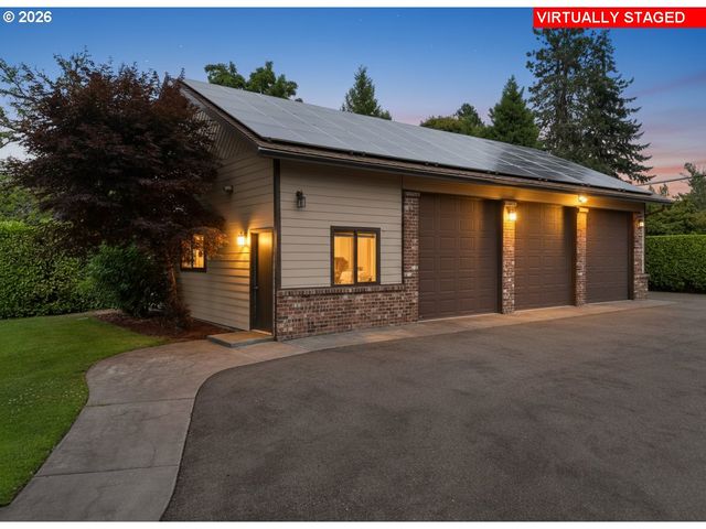 1884 WILD RIVER Dr, Roseburg, OR 97470