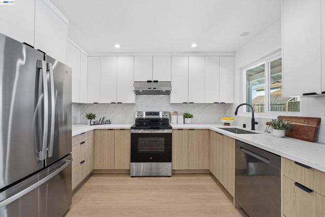 3221 Llano St, San Mateo, CA 94403