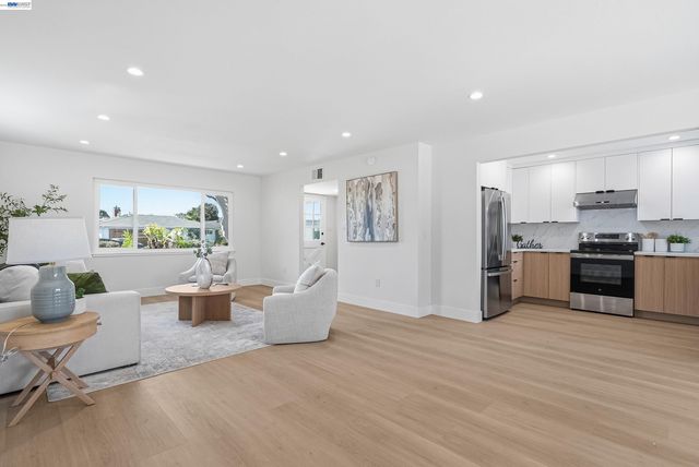 3221 Llano St, San Mateo, CA 94403