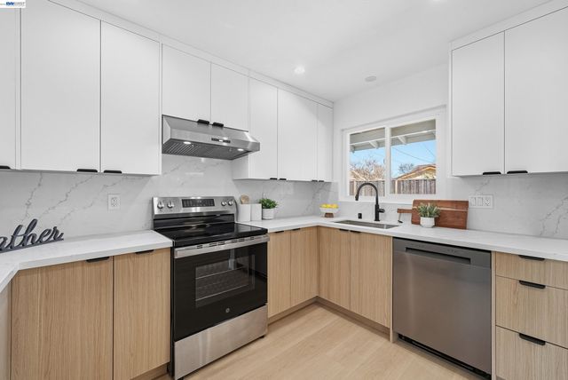 3221 Llano St, San Mateo, CA 94403