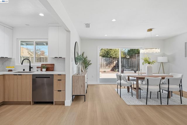 3221 Llano St, San Mateo, CA 94403