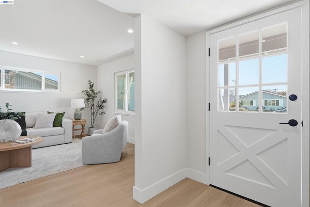 3221 Llano St, San Mateo, CA 94403