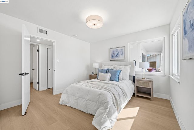 3221 Llano St, San Mateo, CA 94403