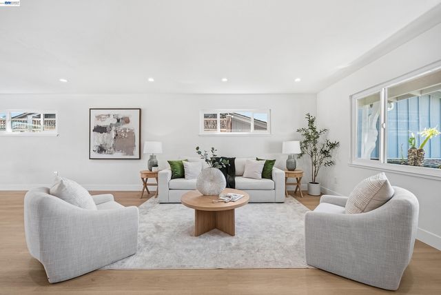 3221 Llano St, San Mateo, CA 94403