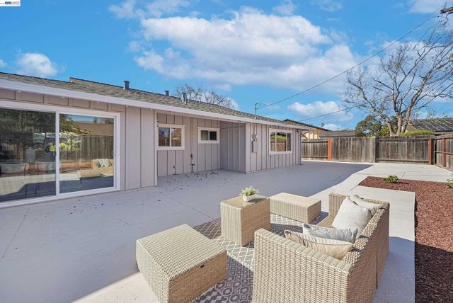 3221 Llano St, San Mateo, CA 94403