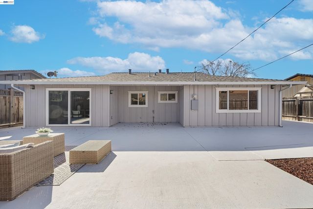 3221 Llano St, San Mateo, CA 94403