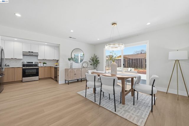 3221 Llano St, San Mateo, CA 94403