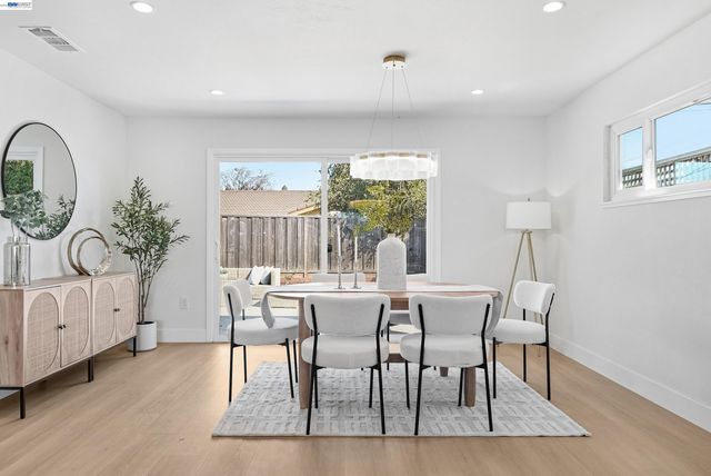 3221 Llano St, San Mateo, CA 94403