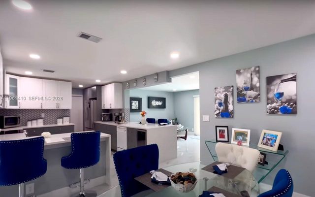 8275 Shadow Wood Blvd, Coral Springs, FL 33071