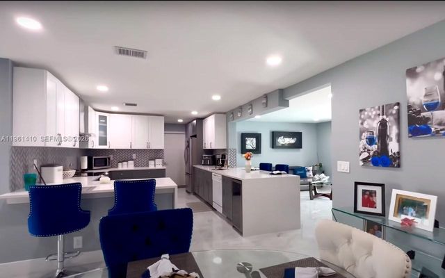 8275 Shadow Wood Blvd, Coral Springs, FL 33071