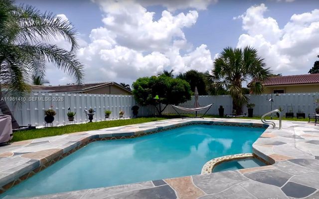 8275 Shadow Wood Blvd, Coral Springs, FL 33071