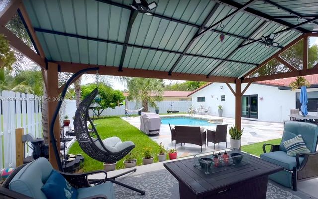 8275 Shadow Wood Blvd, Coral Springs, FL 33071