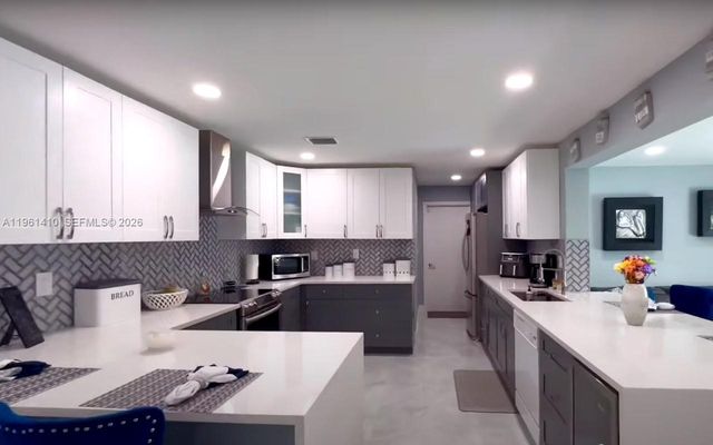 8275 Shadow Wood Blvd, Coral Springs, FL 33071