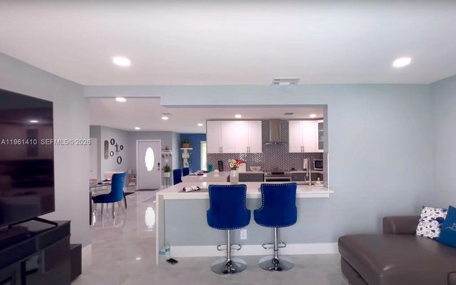 8275 Shadow Wood Blvd, Coral Springs, FL 33071